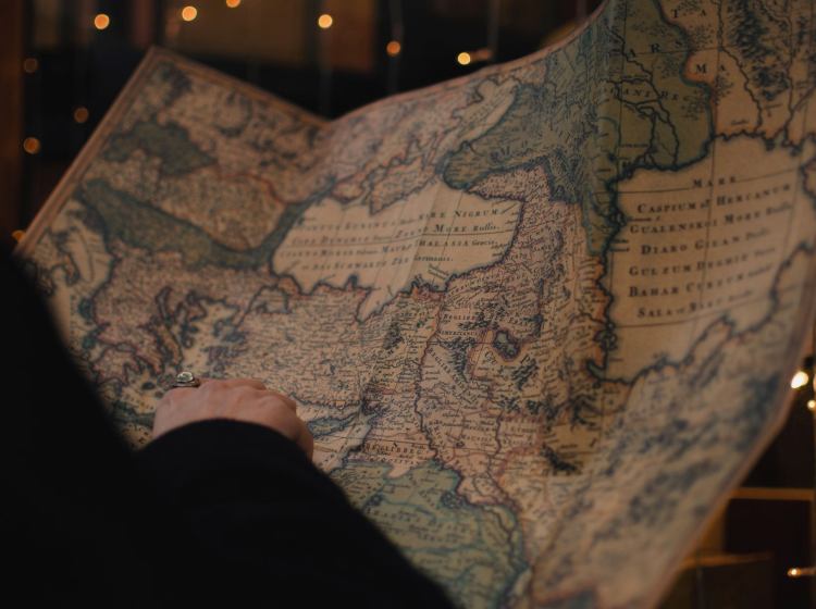 Mapa antiguo con anotaciones a lápiz